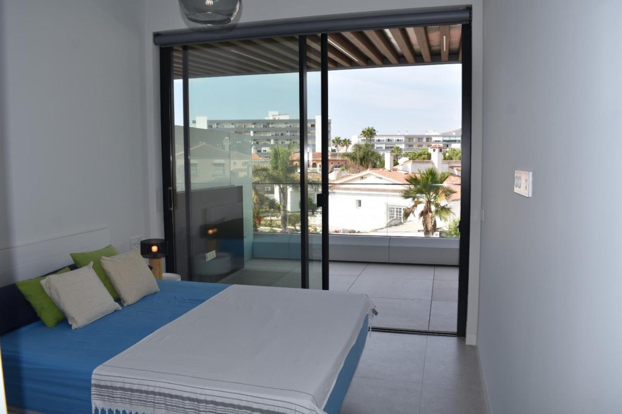 Luxury Complex Beachfront Apartment, Infinity Pool, Sauna, Gym And Large Terrace Torremolinos Zewnętrze zdjęcie