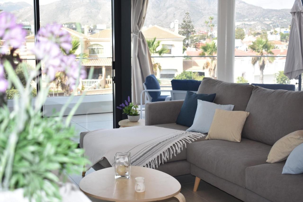 Luxury Complex Beachfront Apartment, Infinity Pool, Sauna, Gym And Large Terrace Torremolinos Zewnętrze zdjęcie