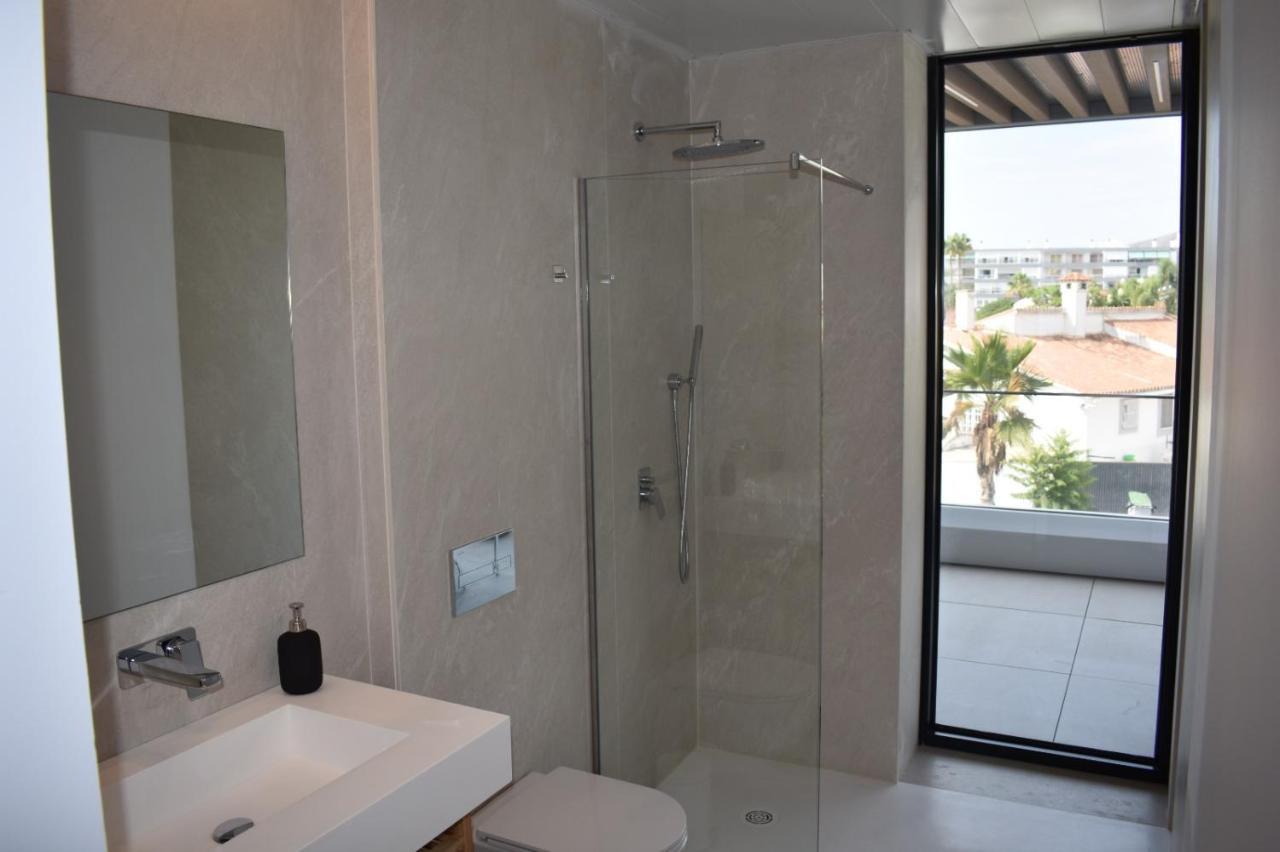 Luxury Complex Beachfront Apartment, Infinity Pool, Sauna, Gym And Large Terrace Torremolinos Zewnętrze zdjęcie