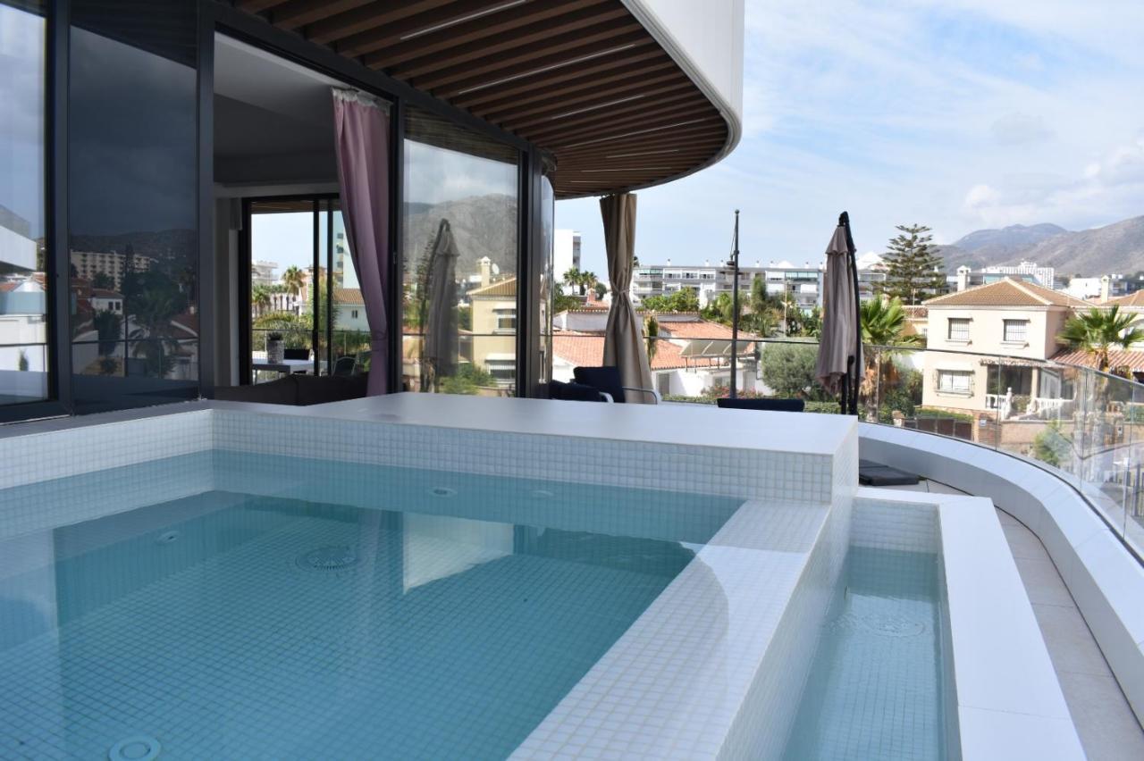 Luxury Complex Beachfront Apartment, Infinity Pool, Sauna, Gym And Large Terrace Torremolinos Zewnętrze zdjęcie