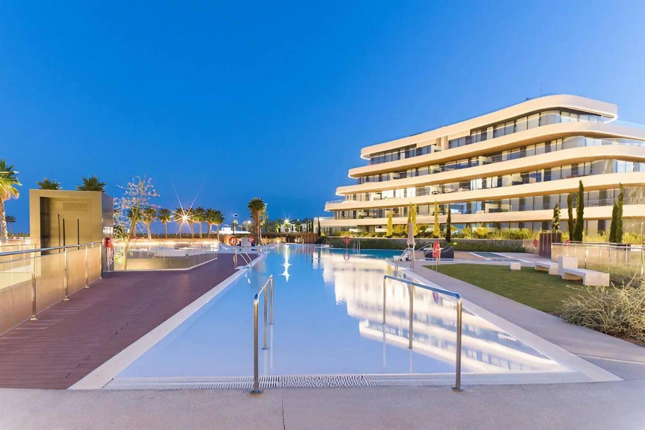 Luxury Complex Beachfront Apartment, Infinity Pool, Sauna, Gym And Large Terrace Torremolinos Zewnętrze zdjęcie