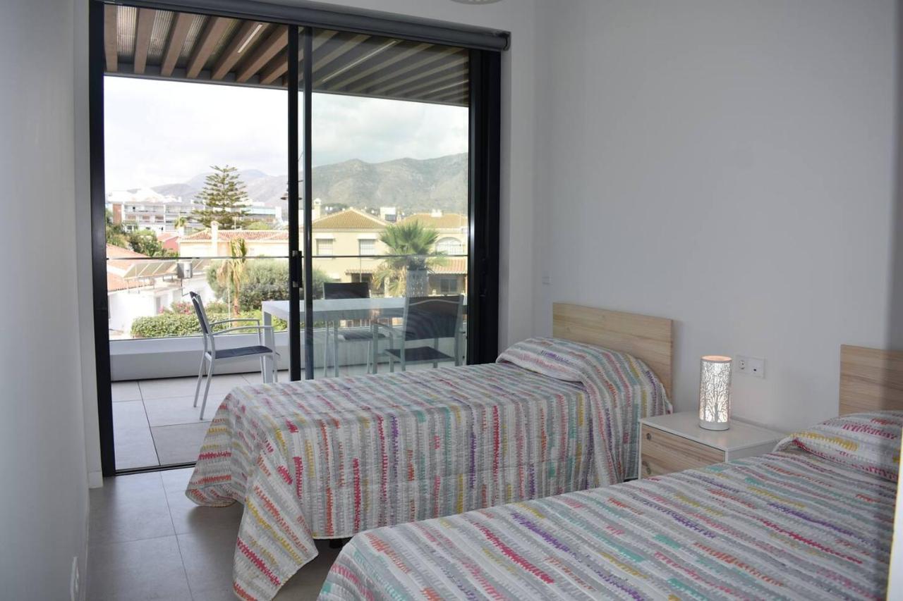 Luxury Complex Beachfront Apartment, Infinity Pool, Sauna, Gym And Large Terrace Torremolinos Zewnętrze zdjęcie