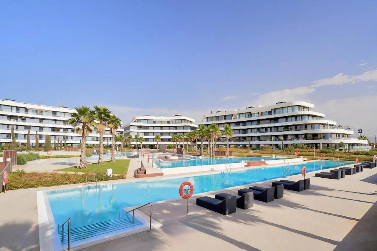 Luxury Complex Beachfront Apartment, Infinity Pool, Sauna, Gym And Large Terrace Torremolinos Zewnętrze zdjęcie