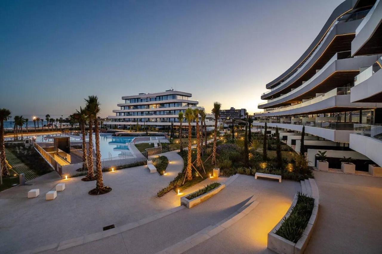Luxury Complex Beachfront Apartment, Infinity Pool, Sauna, Gym And Large Terrace Torremolinos Zewnętrze zdjęcie