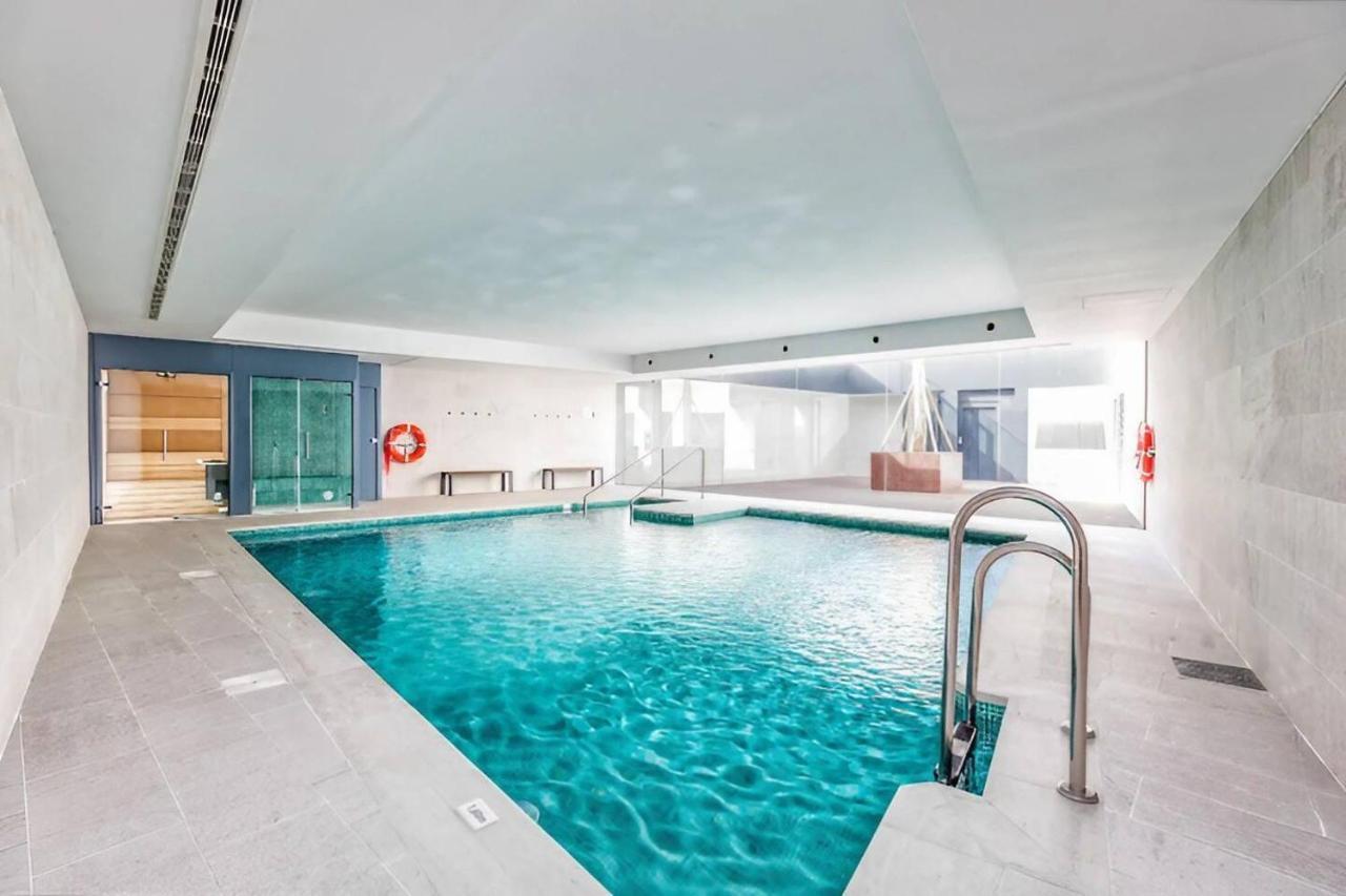 Luxury Complex Beachfront Apartment, Infinity Pool, Sauna, Gym And Large Terrace Torremolinos Zewnętrze zdjęcie